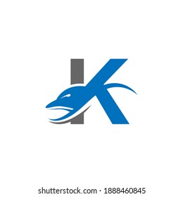 Delfín con el logotipo de la letra K concepto de diseño de icono ilustración de la plantilla vectorial