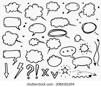 Burbujas de dibujos animados de la charla de Doodle. Conjunto de vector dibujado a mano. Aislado sobre fondo blanco