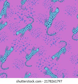 Doodle cheetah seamless pattern. Hand drawn cute leopard endless wallpaper. Wild animals background. Great for fabric design, textile print, wrapping, cover. Vector illustration.