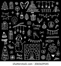 Navidad Doodle. Colección vectorial de elementos de invierno: picor, bola de Navidad, chimenea, muñeco de nieve, copos de nieve, regalo, guirnaldas, cono de pino, vela, gafas, caramelos. Invierno acogedor, Año Nuevo.