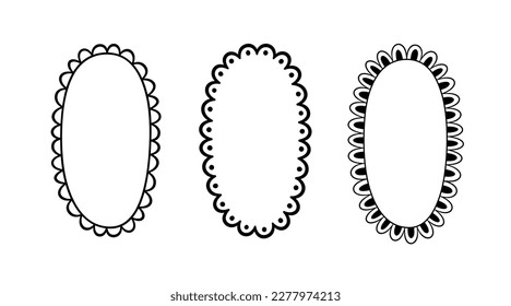 Doodle kreisen ovale geschossene Rahmen. Handgezeichnete Ellipse-Formen mit geschmiedeten Kanten. Einfache runde Etikettenform. Blume Silhouette Spitzen Rahmen. Vektorgrafik einzeln auf weißem Hintergrund.