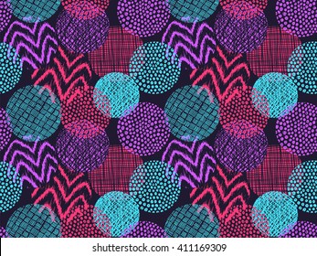 Doodle circles pattern. Doodles round spots vector background. Simple doodle circles with lines and curves. Pencil effect doodle pattern. Summer colors texture. Pencil colorful sketches.
