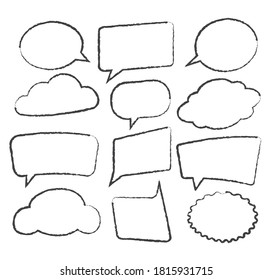 Colección de burbujas dibujadas a mano con garabatos. Nubes de diálogo vacías. Plantillas de diferentes formas.