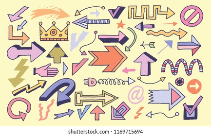 Zauberhafte, von Hand gezeichnete, sonnige Pfeile dekorative Elemente Set 1. Illustration zur farbigen Vektorillustration 