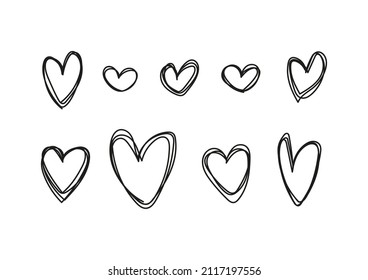 Los corazones de Doodle se pusieron. Iconos de amor simples, elementos gráficos dibujados a mano. Ilustración vectorial. 