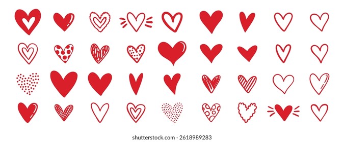 Doodle Corazones rojos Diferentes Formas para el Día de San Valentín Iconos de amor. Dibujado a mano colección de corazón diferente. Ilustración vectorial
