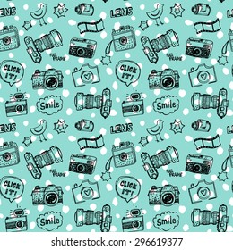 Doodle retro cameras seamless pattern.