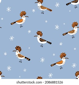 Patrón sin fisuras de garabato con aves de abeto y copos de nieve. Perfecto para camisetas, textiles e impresos. Ilustración vectorial dibujada a mano para la decoración y el diseño.
