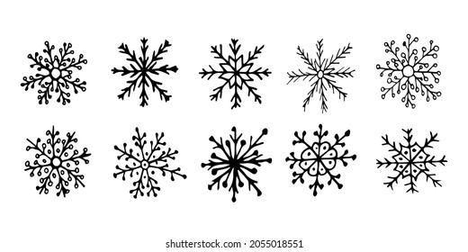 Juego de copos de nieve Doodle. Los simples copos de nieve hechos a mano aislados. Decoración navideña, tradición invernal.