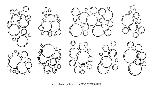 Bolha de sabão de rabiscar. Esboçar bolhas redondas de água. Espuma de sabão, gota de água. Contornos desenhados à mão sinais de bolha. Ícones de bolhas limpos e espumantes. Formas láteas de banheiro com contorno vetorial.