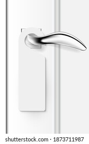 Mango de puerta con percha blanca vacía. Portada realista en casa, hotel u oficina. Ilustración vectorial de elemento de seguridad decorativa. Diseño moderno de puerta blanca con etiqueta de papel colgando.