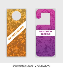 Colgador de puerta con no molestar y dar la bienvenida al texto casero en diseño floral decorativo del mandala del patrón