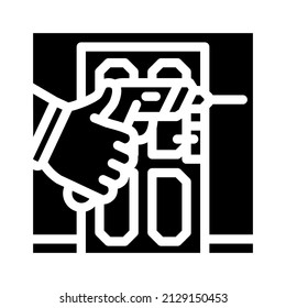 Tür repariert Glyph-Icon-Vektorgrafik. Türreparaturzeichen. isoliertes Kontursymbol