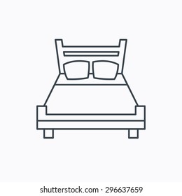 Double bed icon. Sleep symbol. Linear outline icon on white background. Vector