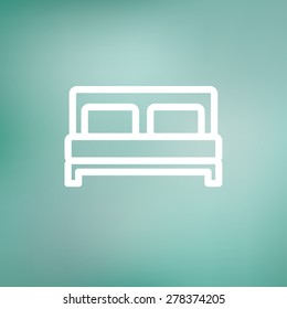 Linha fina ícone de cama dupla para web e móvel, design plano minimalista moderno. Ícone branco de vetor no plano de fundo da malha de gradiente.