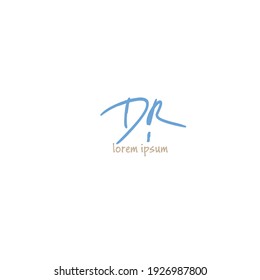 Escritura a mano inicial o logotipo manuscrito para la identidad
con monograma de belleza y diseño elegante de logotipo