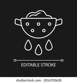 Dibujar un icono lineal blanco para el tema oscuro. Arrojando pasta del agua. Instrucción de cocina. Ilustración personalizable de línea delgada. Símbolo de contorno vectorial aislado para el modo nocturno. Trazo editable