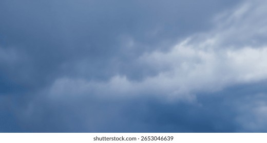 Cielo dramático del otoño, nubes tormentosas en el cielo oscuro, fondo del Vector
