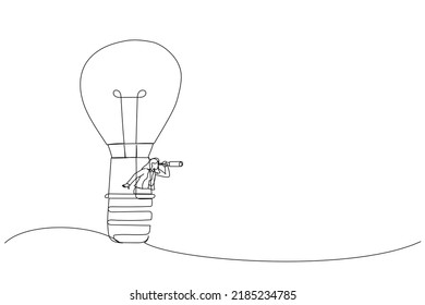 Dibujo de empresaria montando globo bombilla de luz usando vidrio espía o telescopio buscando visión. Buscar nuevas oportunidades comerciales, desafíos o conceptos de logro. Arte de línea continua simple