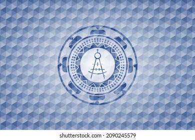icono de brújula de dibujo dentro del emblema azul con fondo geométrico. 