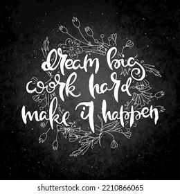 Sueño Grande. Trabajar duro. Que Suceda. Tarjeta grunge grabada a mano con fondo floral. Letras de doodle artesanales en estilo retro. Ilustración de la tipografía vectorial de origen manual