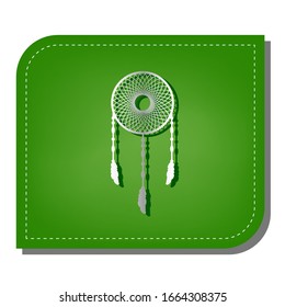 Signo de atrapador de sueños. Icono de línea de gradiente plateado con sombra verde oscuro en hoja verde con parches ecológicos. Ilustración.