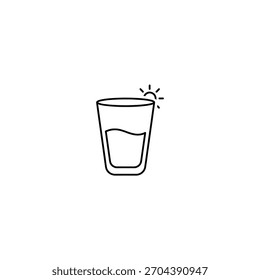 Vaso de beber con el nivel del agua y el Pequeño icono del sol que indica la puesta del sol