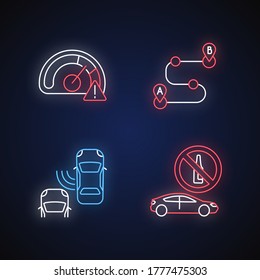 Riesgos de conducción: se establecen iconos de luz de neón. El tráfico pone en peligro las señales con efecto de brillo externo. Límite de velocidad, punto ciego, planeación de rutas y manejo ebrio. Ilustraciones de color RGB aisladas por vectores