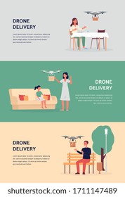 Plantilla de banner de entrega de drones con caricaturas que reciben paquetes de cajas en casa o estacionan de cuadrilátero volador. Remoto futurista que ofrece clientes de servicio - ilustración vectorial plana.