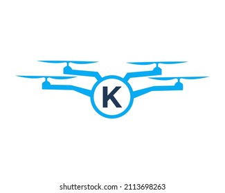 Diseño De Logotipo Drone En El Concepto De Letra K. Plantilla de vectores de drones fotográficos