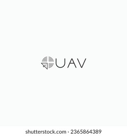

  Drone, logo de la tienda UAV, afiche. Iconos de drones establecidos. Colección de 4 drones aislados en fondo blanco. Ilustración del vector