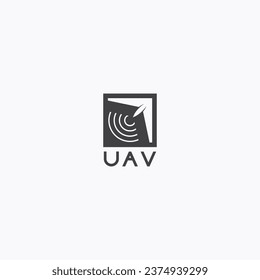 
  Drone, logo de la tienda UAV, afiche. Iconos de drones establecidos. Colección de 4 drones aislados en fondo blanco. Ilustración del vector