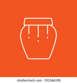 Ícone de linha de instrumento de tambor para web, móvel e infográficos. Ícone branco vetorial isolado no fundo vermelho.