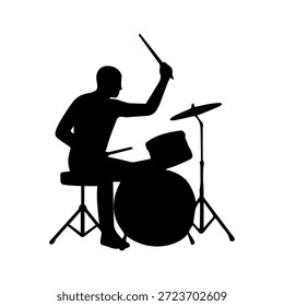 Silhueta de baterista tocando kit de bateria e prato para desempenho musical