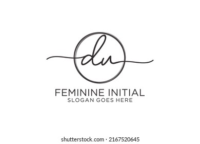 Logo de escritura a mano de DU con el logotipo del vector de plantilla de círculo de la firma inicial, boda, moda, floral y botánica con plantilla creativa.