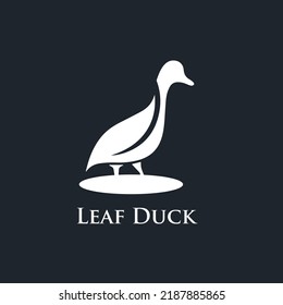 Duck Logo Design mit Blattkonzept.