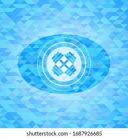ícono de campana dentro del emblema azul claro. Fondo de mosaico