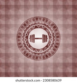 Hantel-Symbol in rotem, nahtlosem polygonalem Abzeichen. 