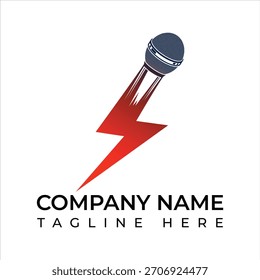Logotipo dinámico del podcast con el micrófono vibrante y el relámpago, perfecto para la identidad de la marca de la radio, de los medios de comunicación, o del entretenimiento, transmitiendo innovación
