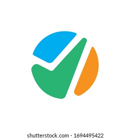 diseño de logotipo dinámico y potente sobre la ultramaratón o sobre la ejecución de pistas en un archivo vectorial