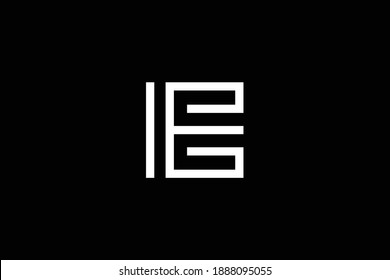 E-Brief-Logo-Design auf luxuriösem Hintergrund. EE monogram initialisiert Buchstaben Logo Konzept. E-Icon-Design. EE elegante und professionelle, weiße Buchstaben Symbol Design auf schwarzem Hintergrund.