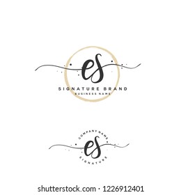 E S ES Initial letter handwriting and  signature logo.