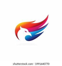 Logo de águila con un concepto colorido