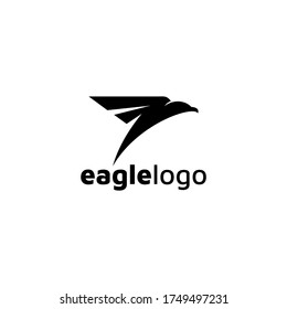 Diseño del logotipo de águila plantilla vectorial espacio negativo. Icono creativo del concepto de logotipo del Halcón Halcón de Pájaro Salvaje.