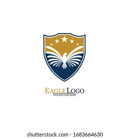 Adler Logo Template Design mit einem Schild und Sternen. Vektorillustration.