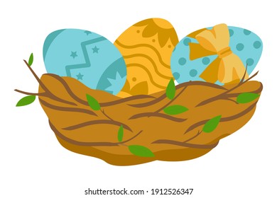 El nido de aves de Pascua con huevos decorados con flores de primavera sobre fondo blanco. Diseño para la decoración de una tarjeta de saludo, banner de vacaciones, sitio web