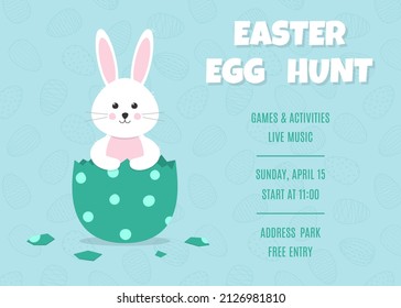 Cartel de la caza de huevos en Pascua. Un bonito conejito blanco con vistas al huevo decorado