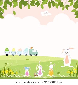 Tarjeta de saludo de Pascua, fondo de primavera con cacería de conejillos Huevos de Pascua y tren cargando huevos en las colinas, conejos de dibujos animados Vector Cute recogiendo flores y jugando en el campo de hierba. Cartel para la época de verano 