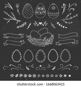 Osterset, auf einer Tafel gezeichnet. Vektorillustration Blumengrafik mit rustikalen Naturelementen für Osterdekorationen. Blumen, Blätter, wirbellose, bunte und eisförmige Blumenrahmen auf schwarzem Hintergrund