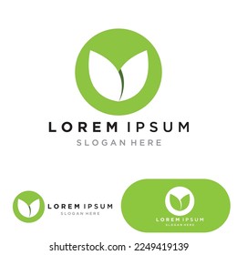 Logotipo del vector de energía ecológica con símbolo de hoja. Color verde con flash o imagen de trueno. Naturaleza y electricidad renovables. Este logotipo es adecuado para la tecnología, el reciclaje, el orgánico.